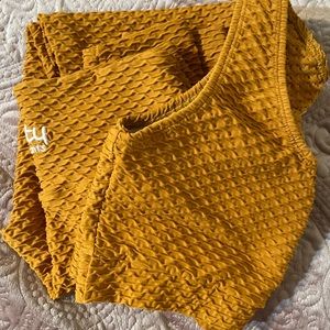 Booty by Brabants full length croco leggings & straight across top in honey/gold